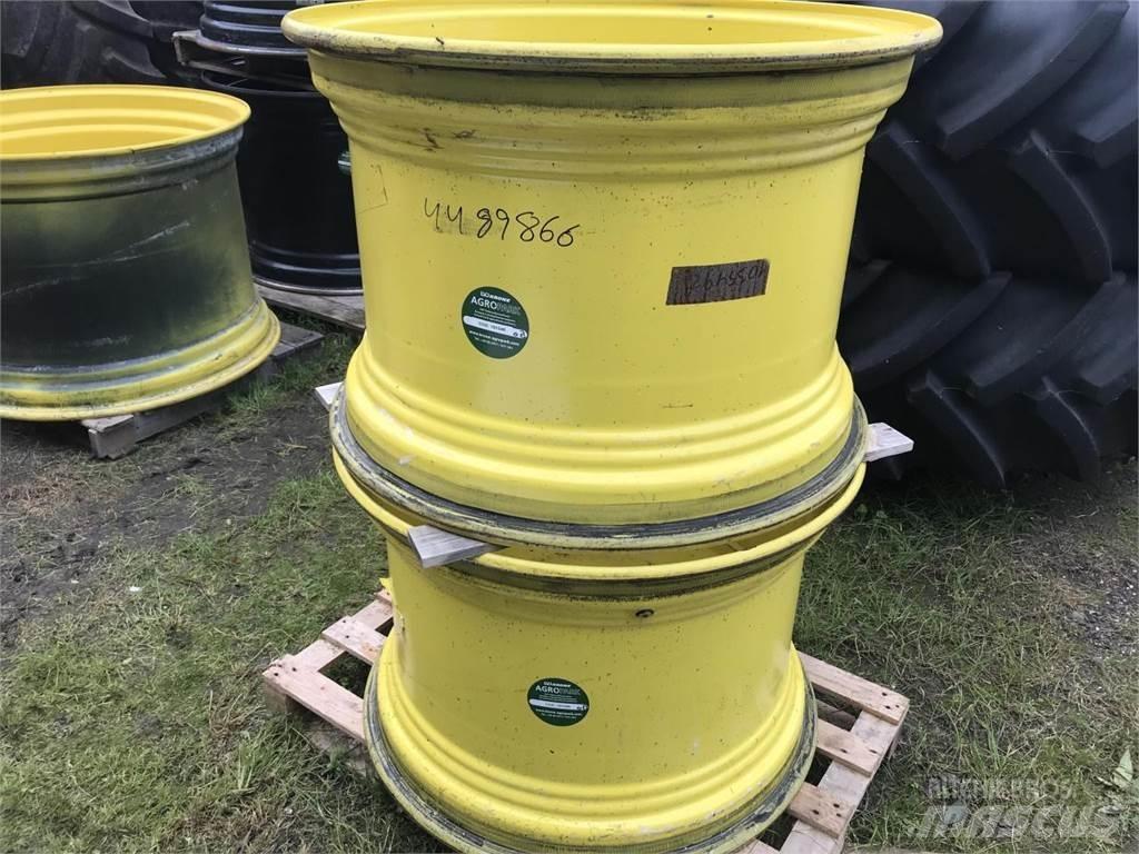 John Deere 23x34 Renkaat ja vanteet