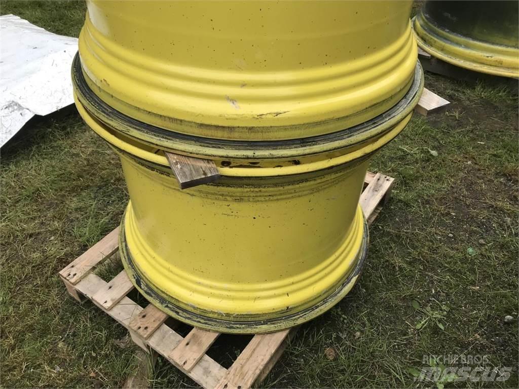 John Deere 23x34 Renkaat ja vanteet