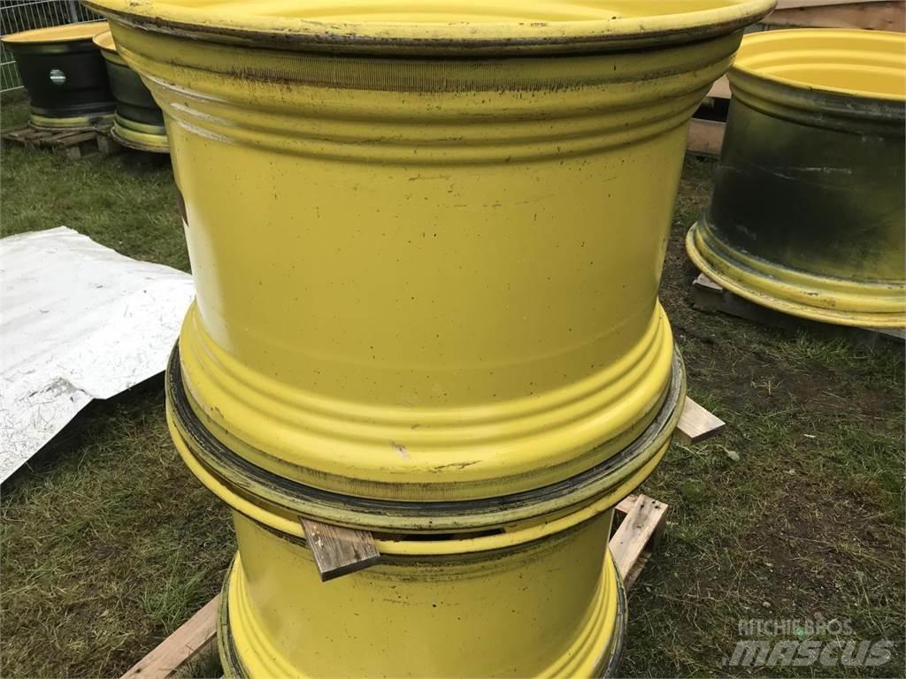 John Deere 23x34 Renkaat ja vanteet