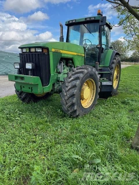 John Deere 8200 Traktorit