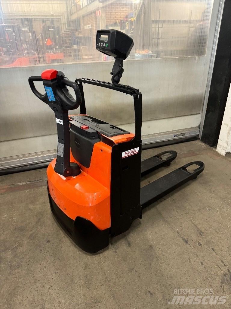 Toyota LWE180 Lavansiirtotrukit