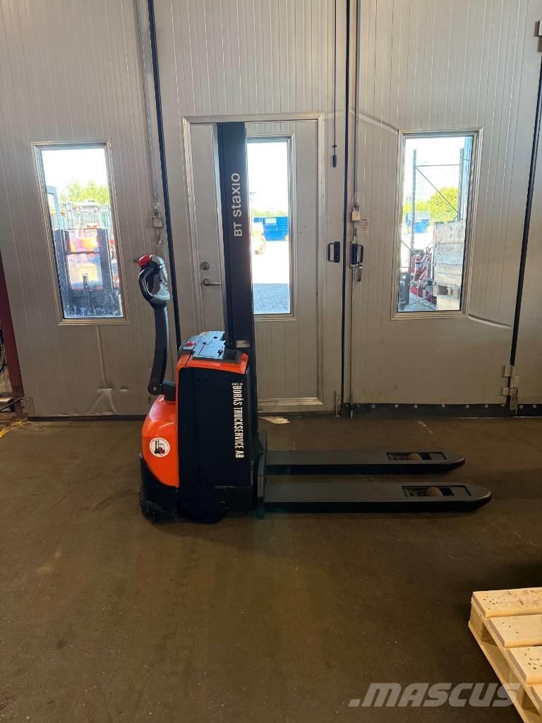BT truck SWE 080L Käyden ajettavat pinoamistrukit