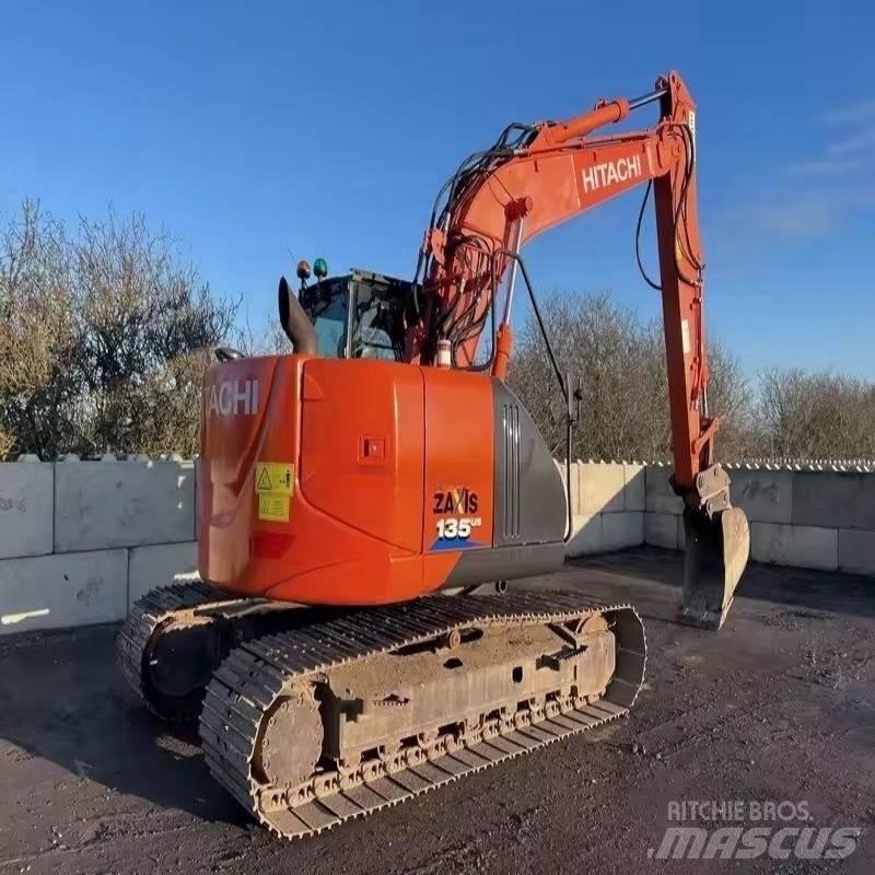 Hitachi ZX 135 Telakaivukoneet