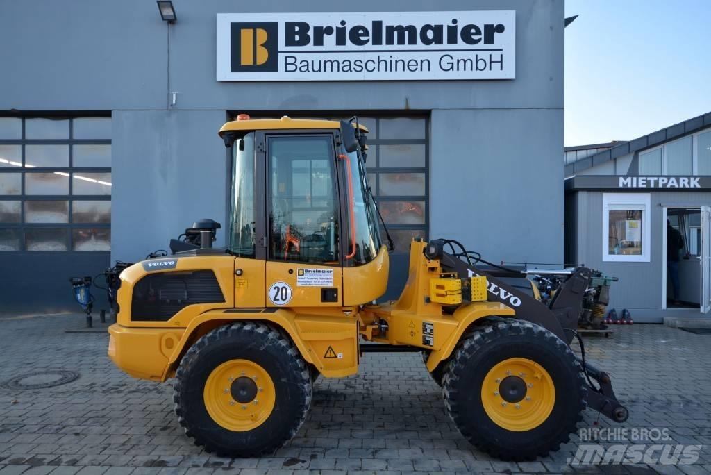 Volvo L 30 H Pyöräkuormaajat
