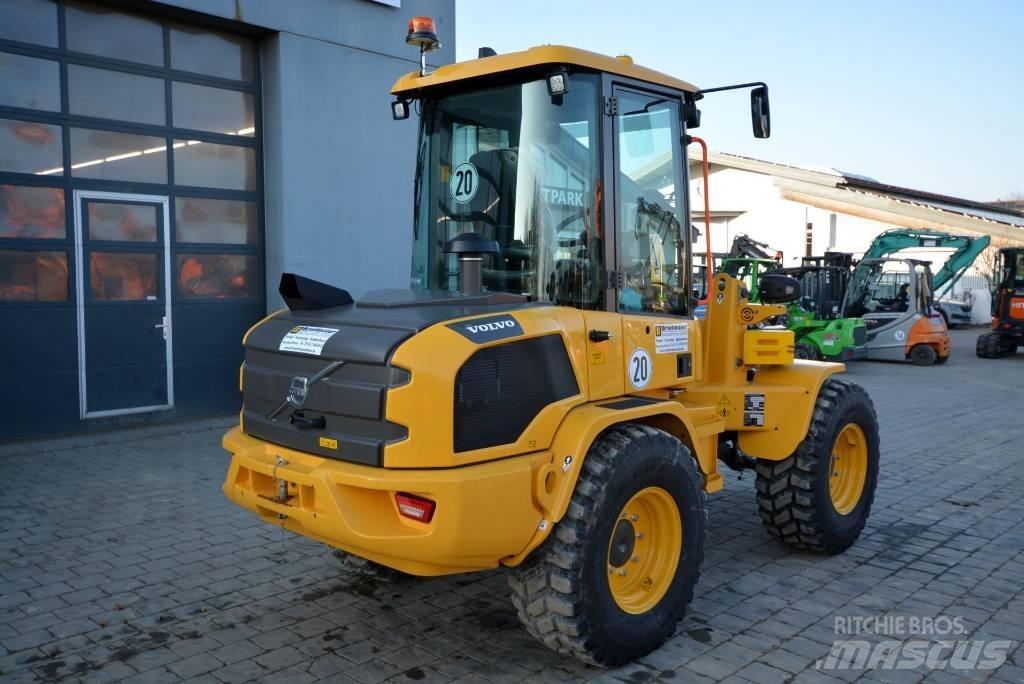 Volvo L 30 H Pyöräkuormaajat