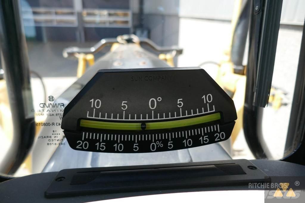 CAT 12M3 Tiehöylät