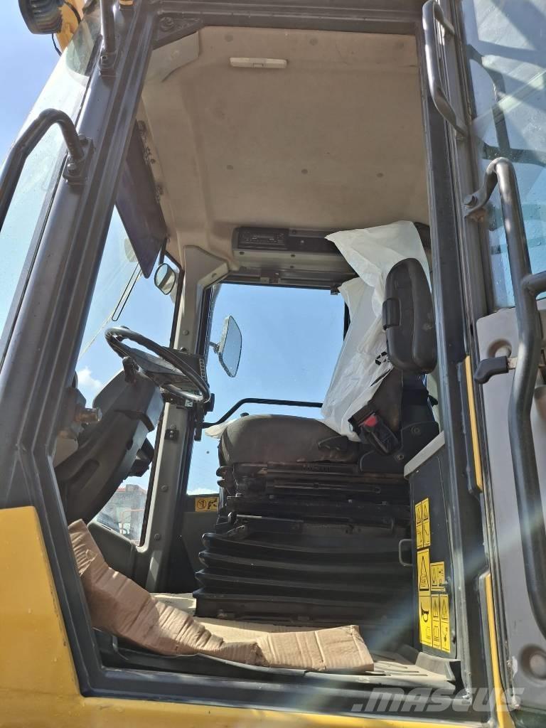 Komatsu WA 380-8 Pienkuormaajat
