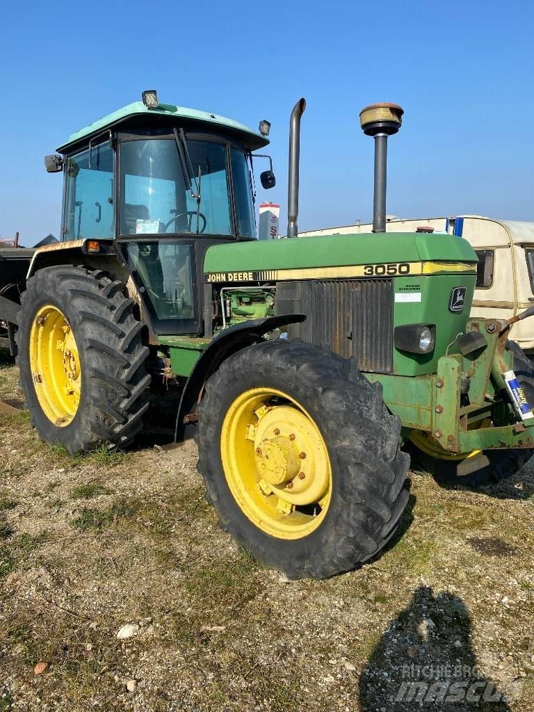 John Deere 3050 4WD Traktorit