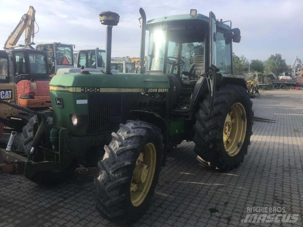 John Deere 3050 4WD Traktorit