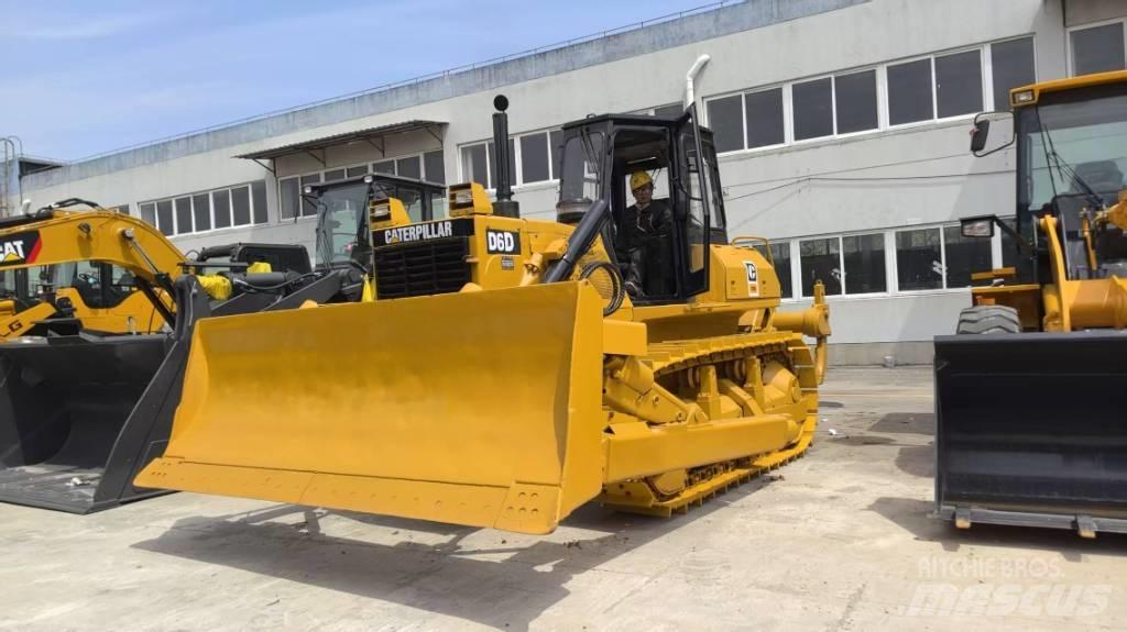 CAT D 6 D Telaketjupuskutraktorit