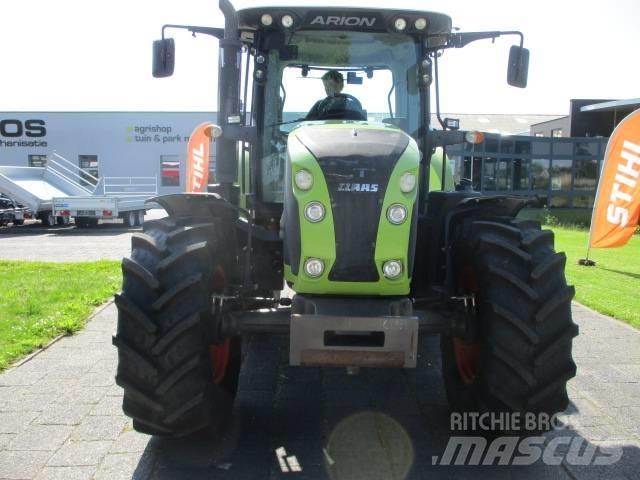CLAAS Arion 520 Traktorit