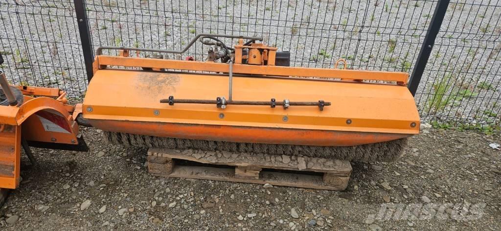 Multicar M 26 4X4 Sora- ja kippiautot