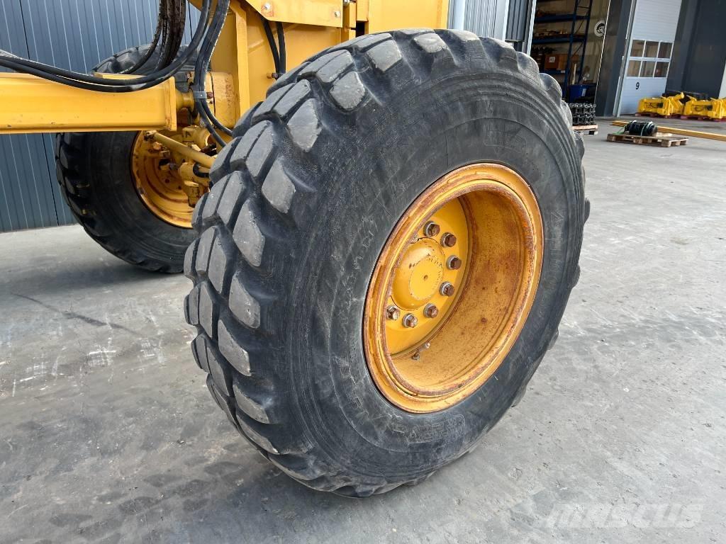 CAT 140K Tiehöylät