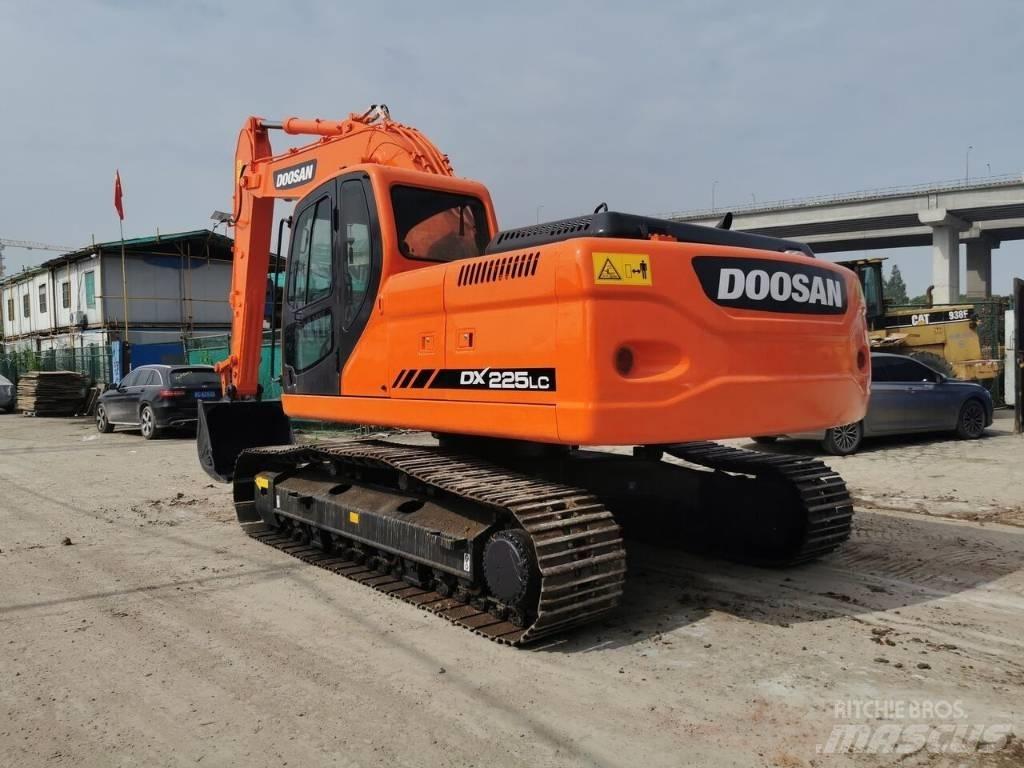 Doosan DX 225 LC Telakaivukoneet