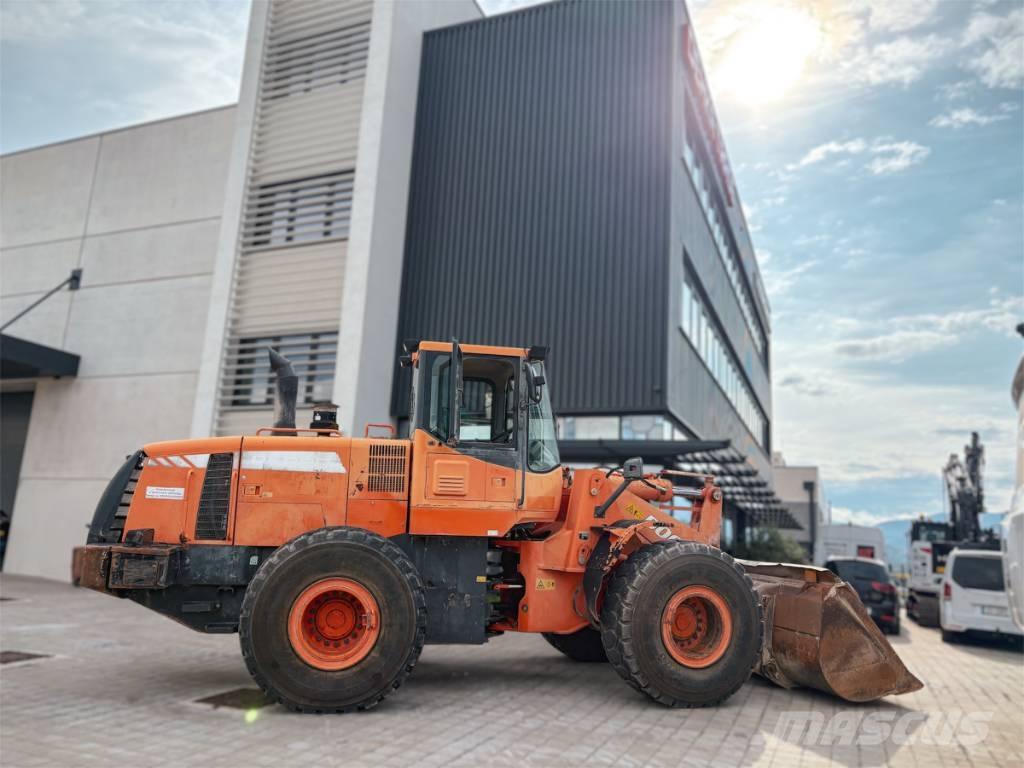 Doosan DL 300 Pyöräkuormaajat