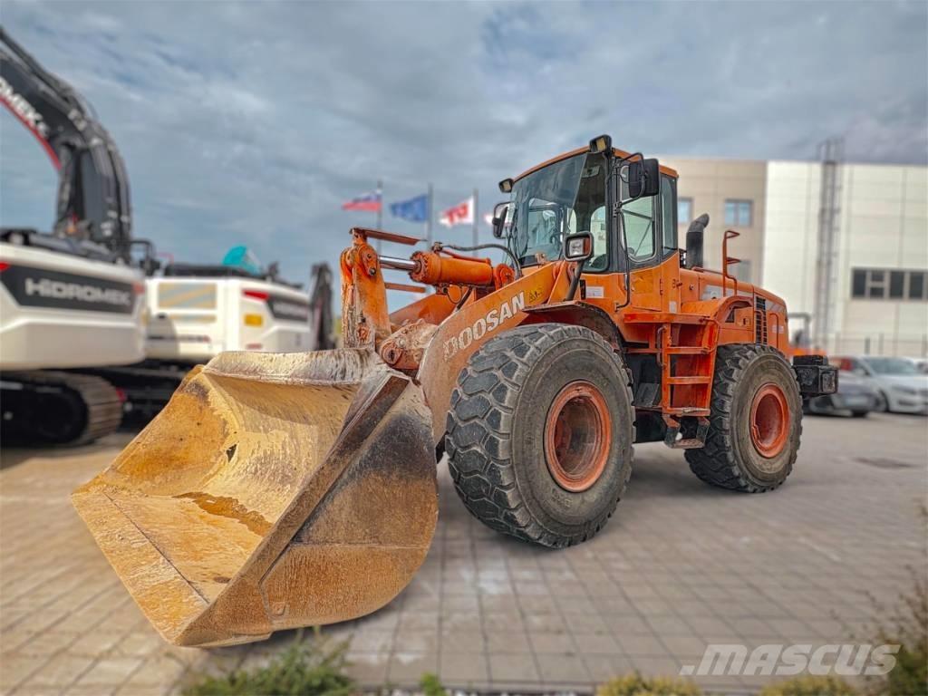 Doosan DL 300 Pyöräkuormaajat