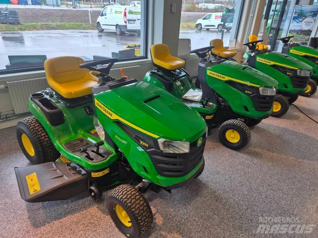 John Deere X 107 Päältäajettavat ruohonleikkurit