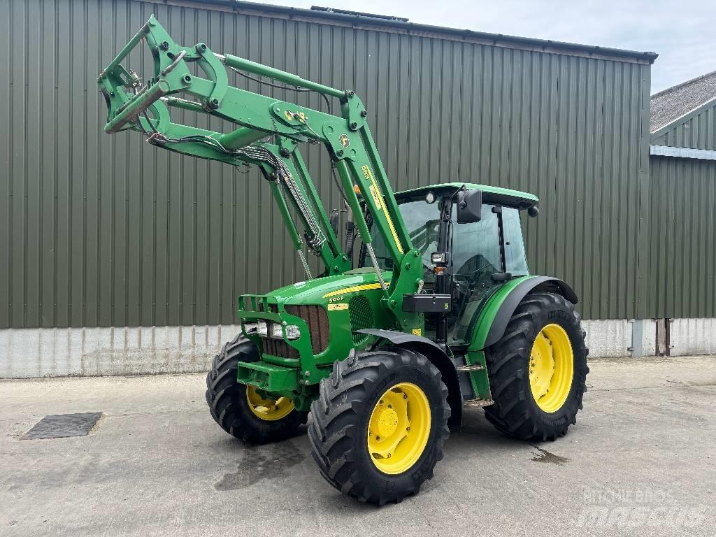 John Deere 5100 R Traktorit
