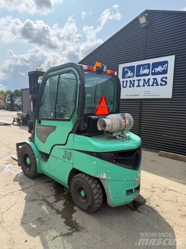 Mitsubishi FG 30 Nestekaasutrukit