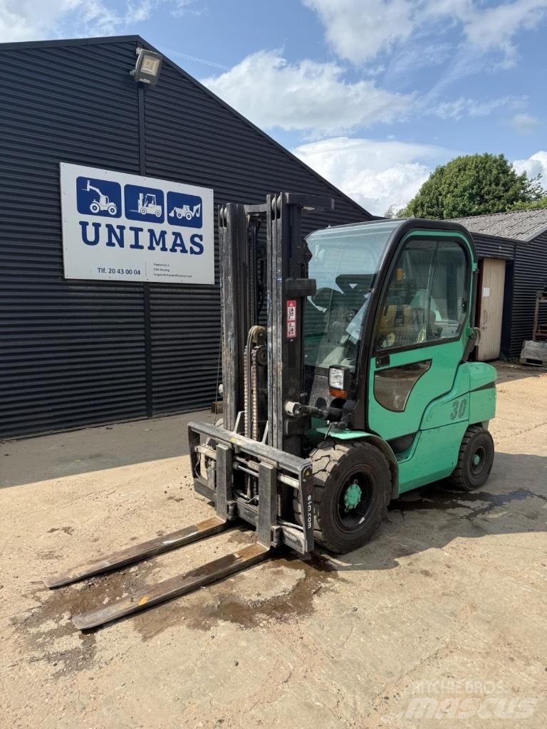 Mitsubishi FG 30 Nestekaasutrukit