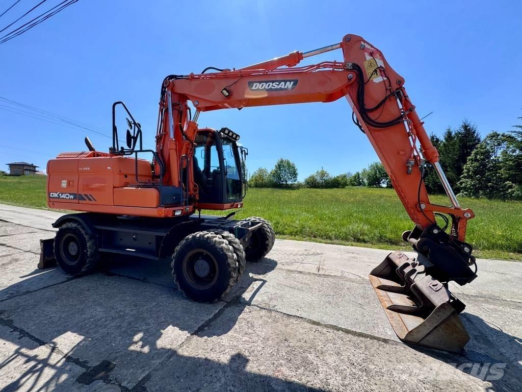 Doosan DX 140 W-3 Pyöräkaivukoneet