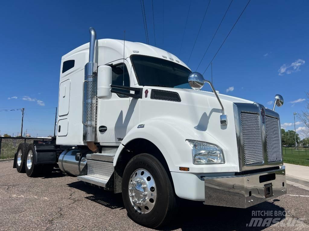 Kenworth T 880 Vetopöytäautot