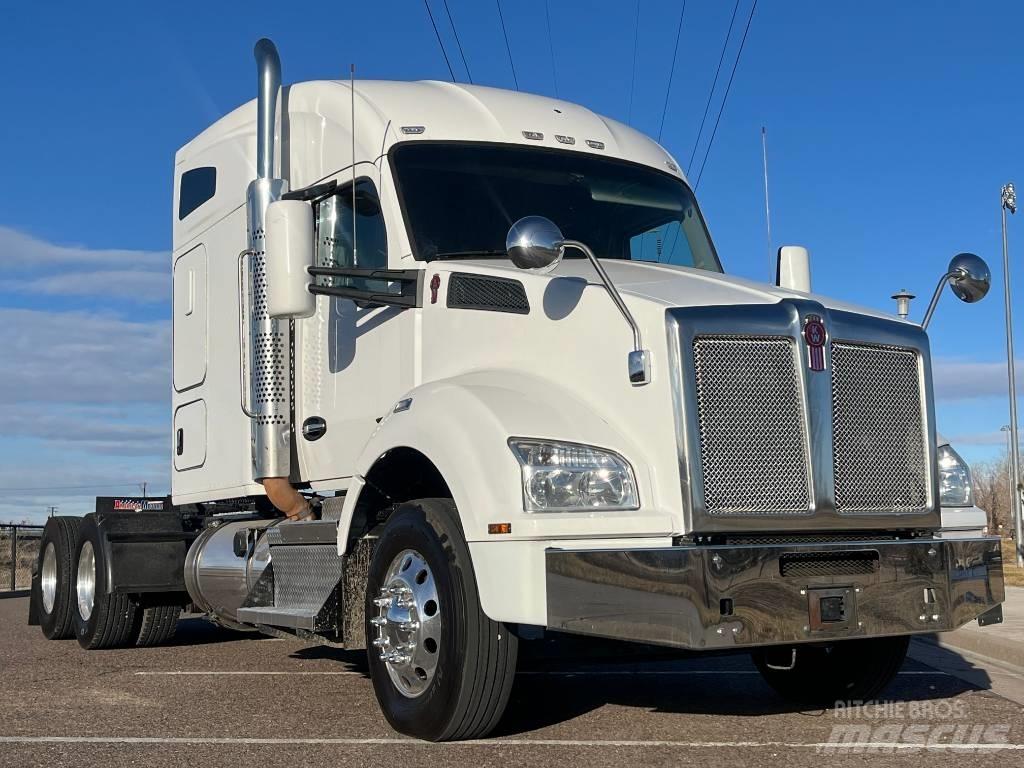Kenworth T 880 Vetopöytäautot