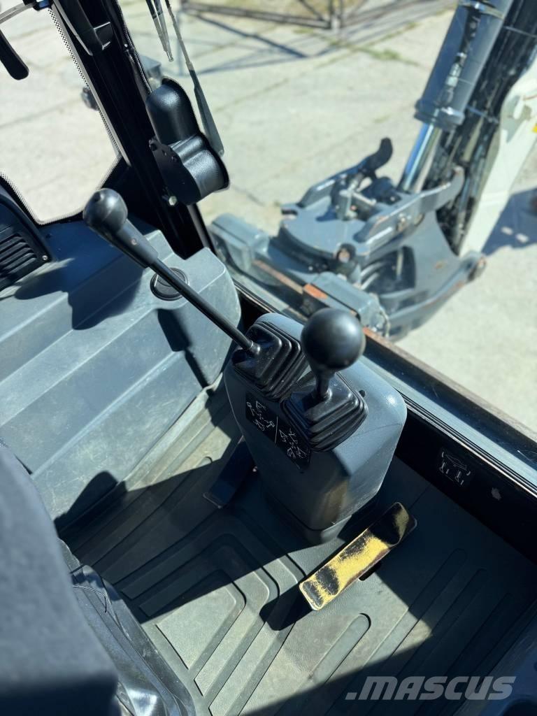 Terex TLB 840 SM Kaivurikuormaajat