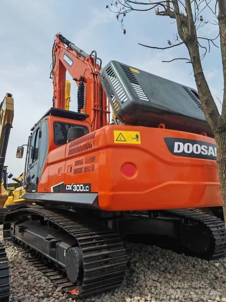 Doosan DX 300 LCA Telakaivukoneet