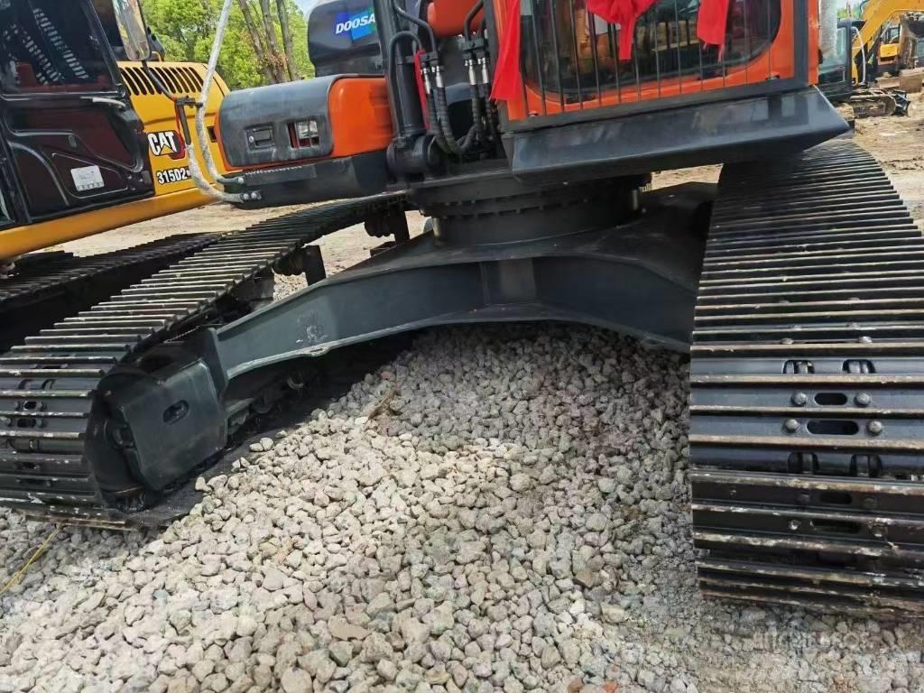 Doosan DX 300 LCA Telakaivukoneet
