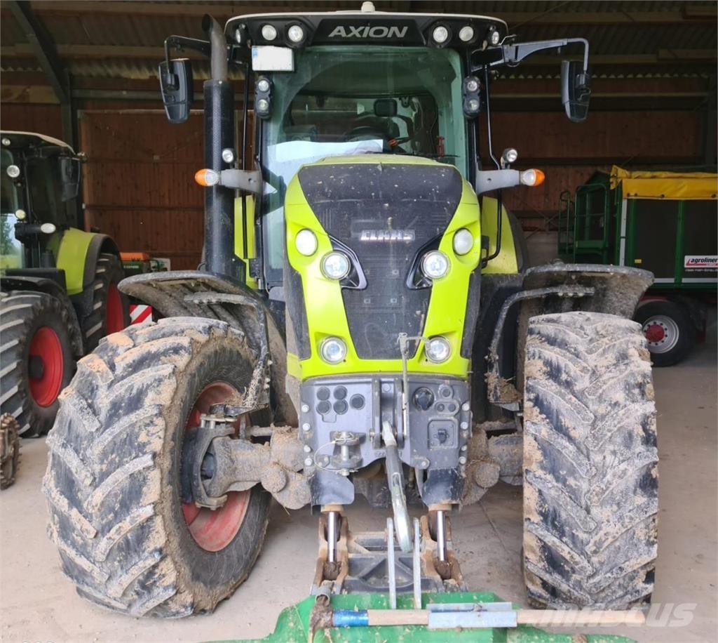 CLAAS Axion 810 Traktorit