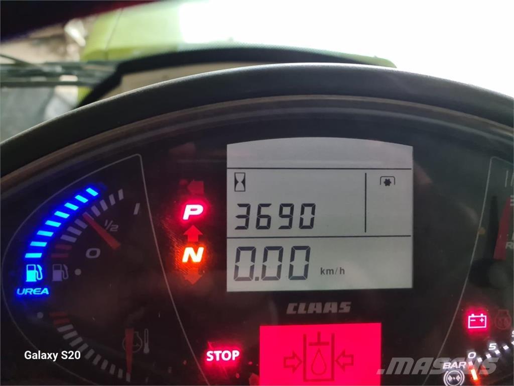 CLAAS Axion 810 Traktorit