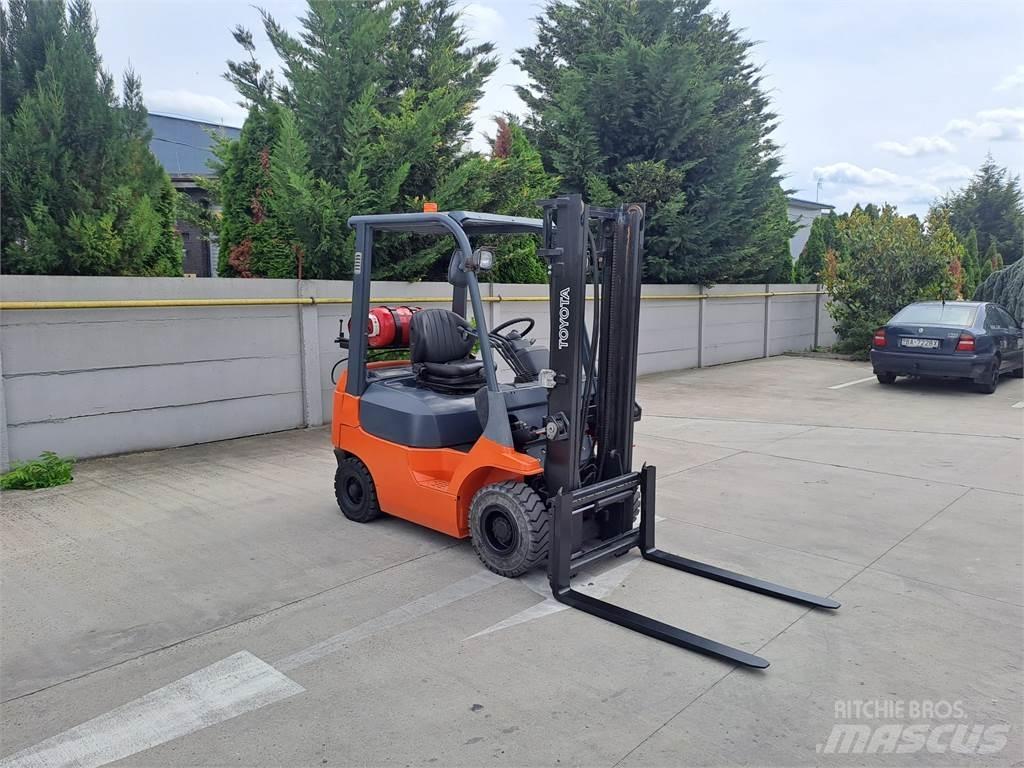 Toyota 7FGF15 Nestekaasutrukit