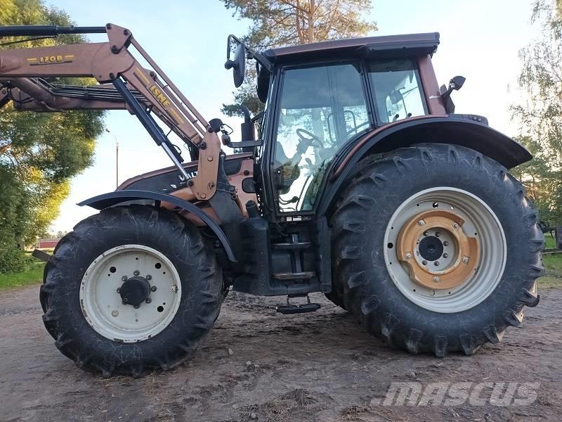 Valtra N 141 Traktorit
