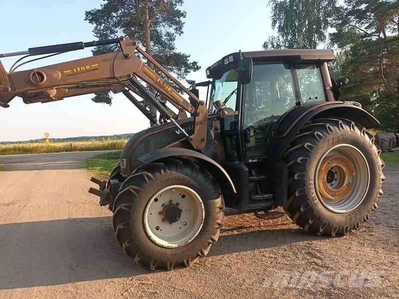 Valtra N 141 Traktorit