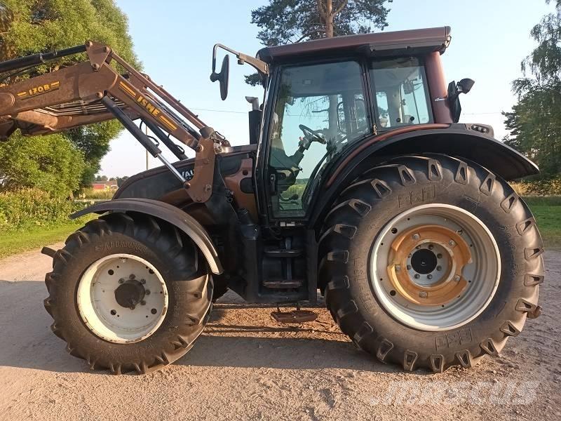Valtra N 141 Traktorit