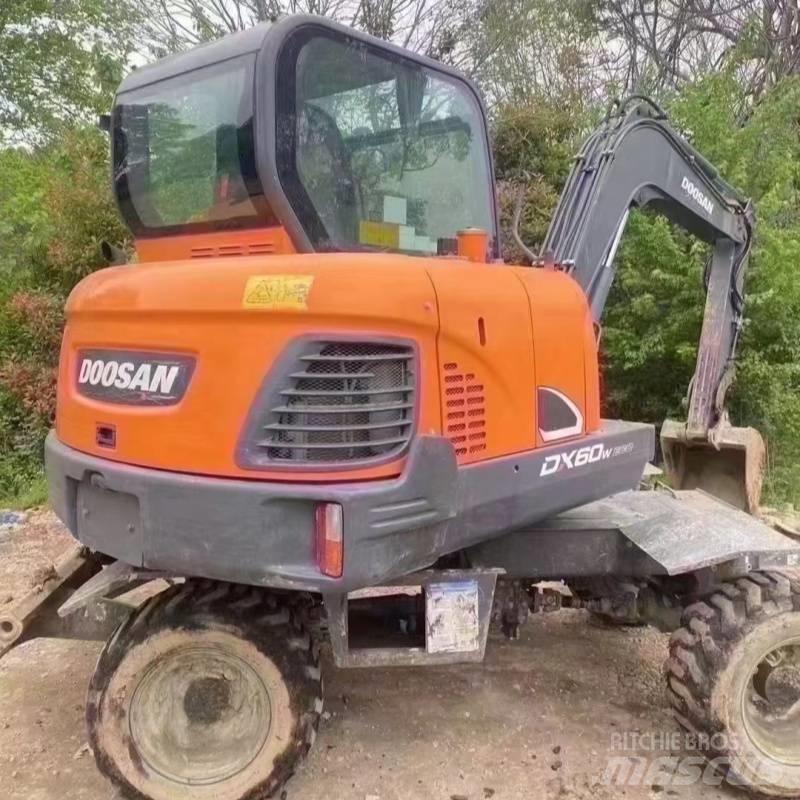 Doosan DX60W Pyöräkaivukoneet