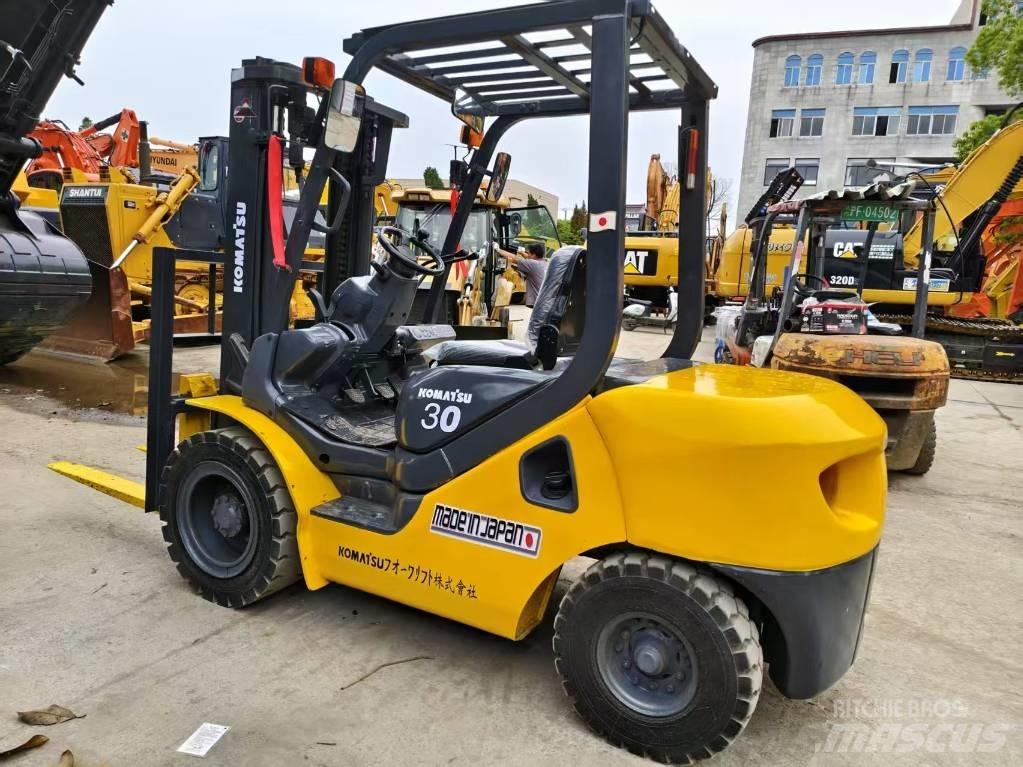 Komatsu FD 30 T-17 Dieseltrukit
