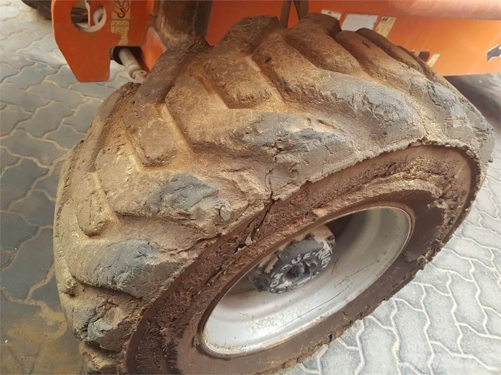 JLG 460SJ Teleskooppipuominostimet