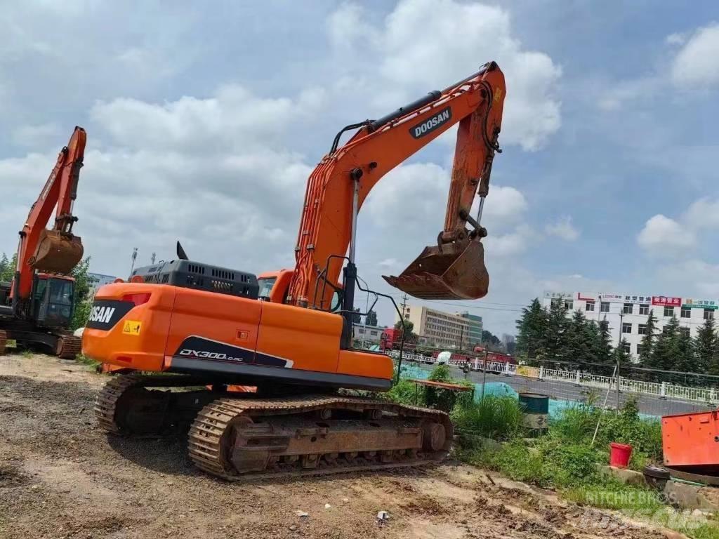 Doosan DX 300 Telakaivukoneet