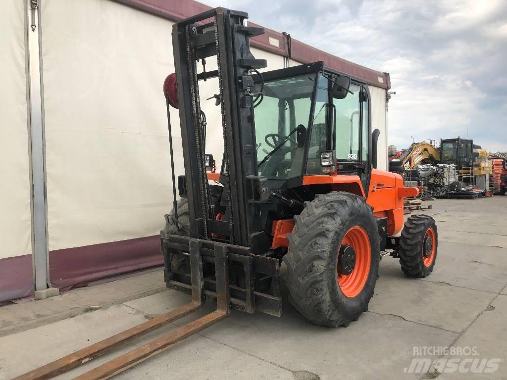 JCB 930-4 Maastotrukit