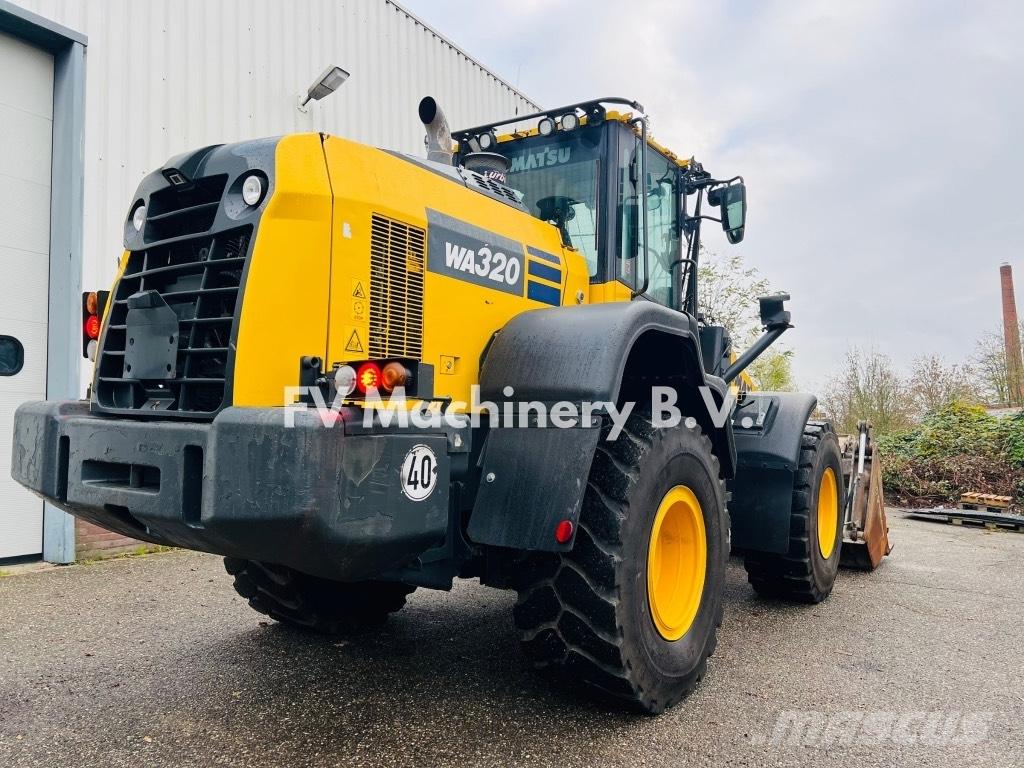 Komatsu WA320 Pyöräkuormaajat