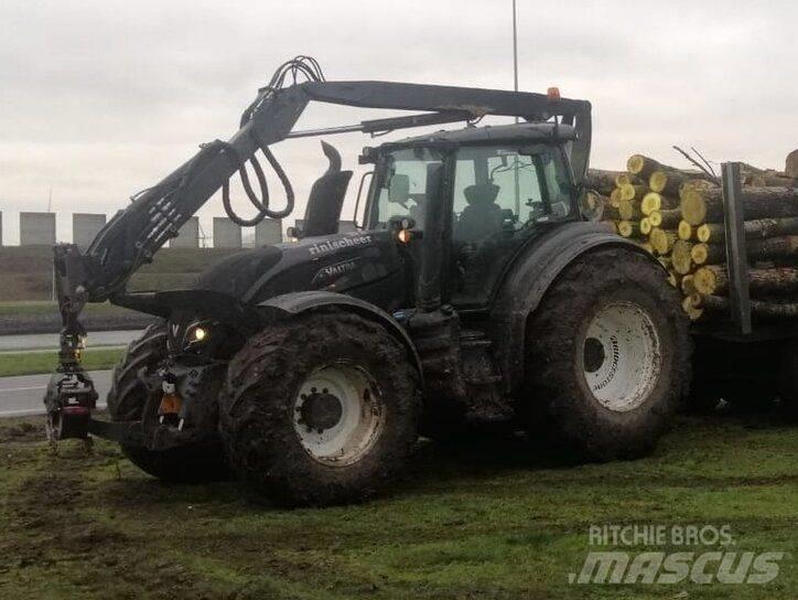 Valtra T 214 D Traktorit