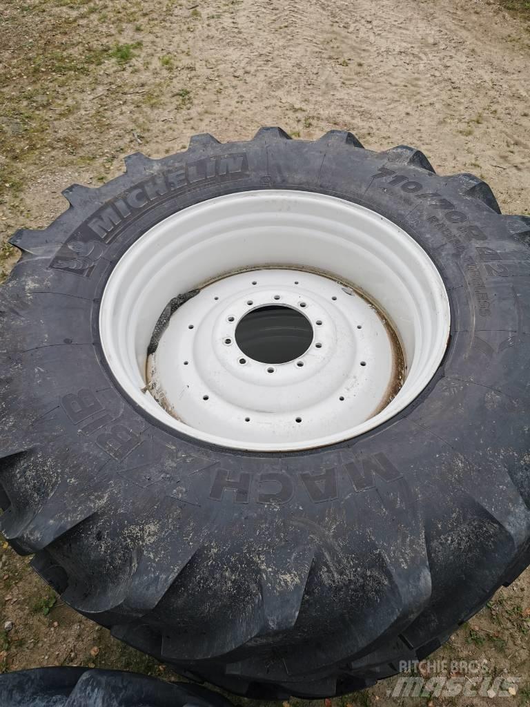  710/70R42 Michelin Renkaat ja vanteet