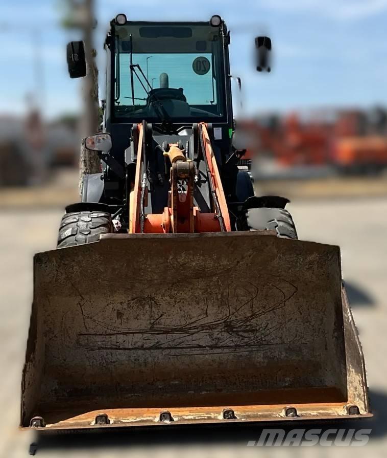 Komatsu WA 80-6 Pyöräkuormaajat