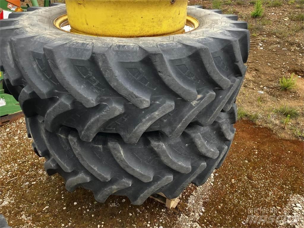 Petlas 480/70R34 Renkaat ja vanteet