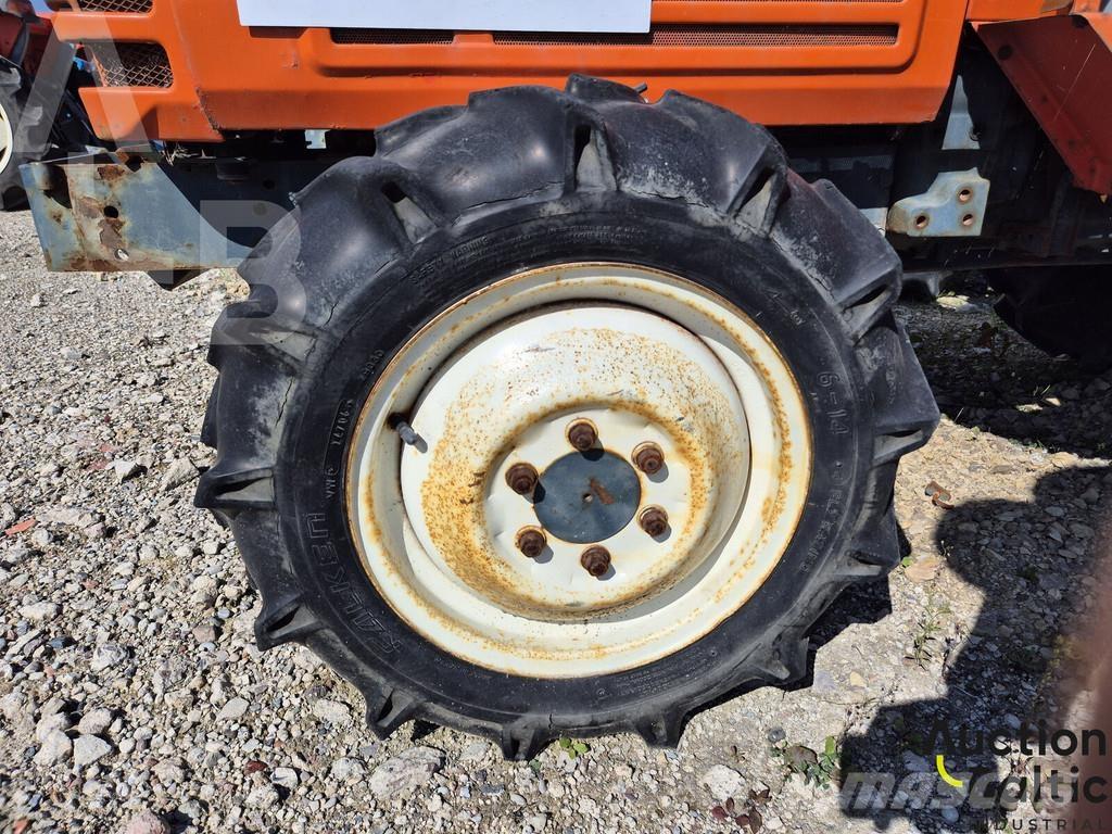 Kubota L1-205D Traktorit