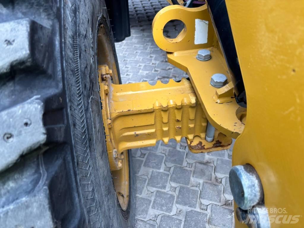 CAT 908 M Pyöräkuormaajat
