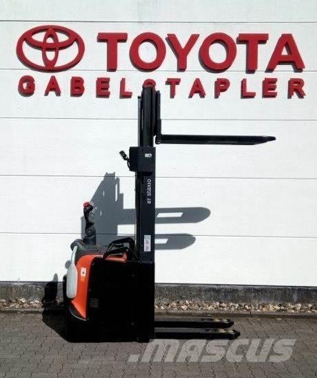 Toyota SPE140L Käyden ajettavat pinoamistrukit