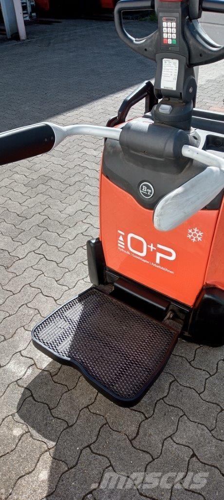 Toyota SPE140L Ajettavat pinoamisvaunut